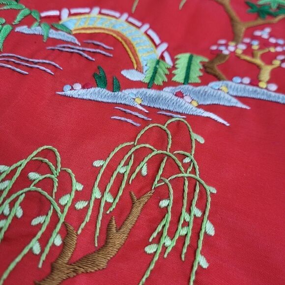 VINTAGE 70s robe red hand embroidered Chinese garden tie kimono M - Picture 7 of 10